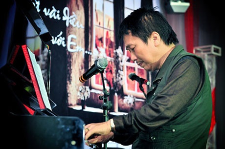 Nhạc sĩ Phú Quang từng giận cha vì… mê hát cô đầu - 2 Phú Quang- người nhạc sĩ được mệnh danh là nhạc sĩ Hà Nội