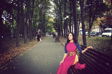 Á hậu Hoàng Anh khoe sắc trên đất Ukraina - 10 Hà Thanh