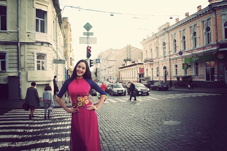 Á hậu Hoàng Anh khoe sắc trên đất Ukraina - 2 Hà Thanh