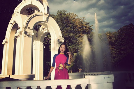 Á hậu Hoàng Anh khoe sắc trên đất Ukraina - 7 Hà Thanh