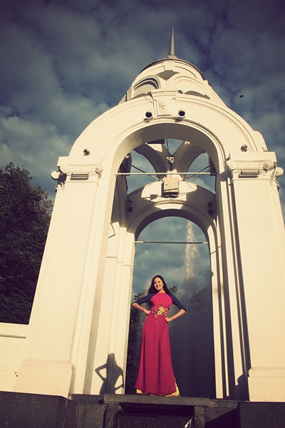 Á hậu Hoàng Anh khoe sắc trên đất Ukraina - 8 Hà Thanh