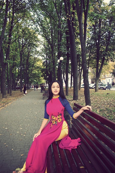 Á hậu Hoàng Anh khoe sắc trên đất Ukraina - 9 Hà Thanh