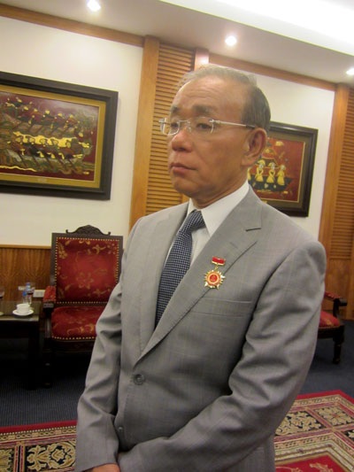 Vị Đại sứ mê tranh và yêu thơ Việt Nam - 1 Ông Yasuaki Tanizaki trả lời phỏng vấn báo chí