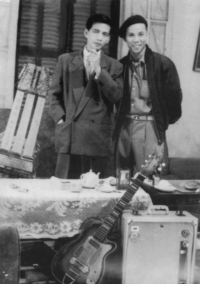 Nhạc sĩ Đoàn Chuẩn (trái) và Từ Linh