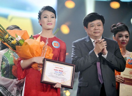 Huyền Trang (Nghệ An) đoạt giải Nhất dòng nhạc dân gian