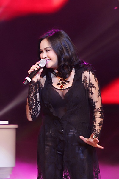 Thanh Lam - Quang Hà khép lại chương trình với ca khúc Mưa hồng của Trinh Công Sơn