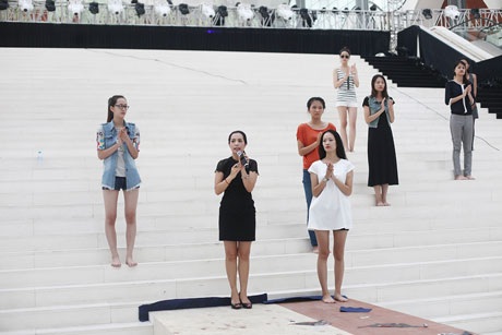 Cựu người mẫu Thúy Hằng tất bật huấn luyện người mẫu - 9 Thúy Hằng hăng say tập luyện cho các người mẫu trẻ