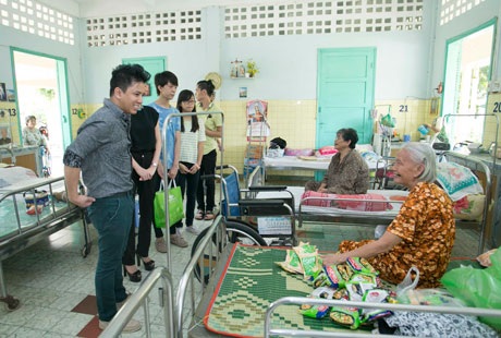 Hoa hậu Thu Hoài đưa hai con đi thăm trại phong Bến Sắn - 7 Con trai của Hoa hậu Thu Hoài...