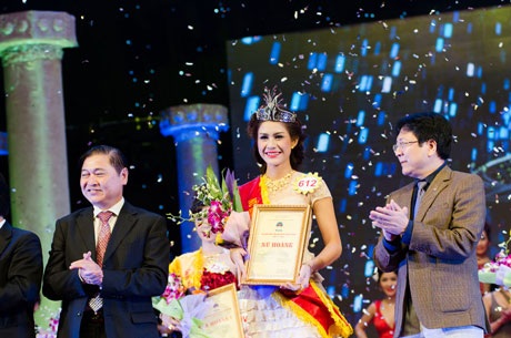Lô Thị Hương Trâm đăng quang Nữ hoàng trang sức 2013 - 4 Lô Thị Hương Trâm vượt qua 29 người đẹp giành vương miện Nữ hoàng Trang sức 2013