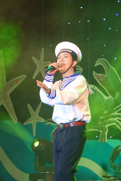 Long Nhật nặng lòng với những bài hát về biển đảo, quê hương - 1 Long Nhật hát về biển đảo