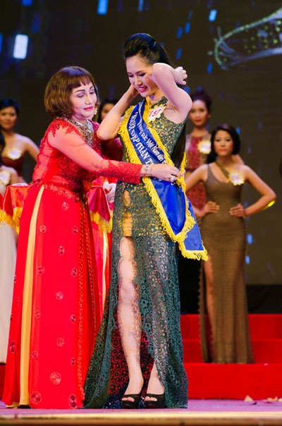 Lô Thị Hương Trâm đăng quang Nữ hoàng trang sức 2013 - 14 Người đẹp Thân thiện Ma Thanh Tâm