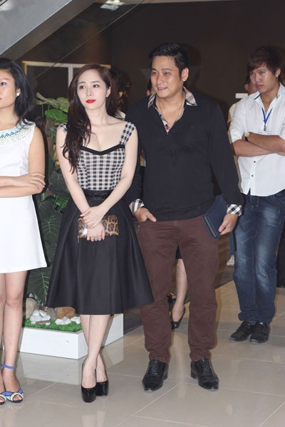 Giây phút hội ngộ bất ngờ của cặp đôi Minh Tiệp- Quỳnh Nga - 5 Hai người cũng vui vẻ hàn huyên trò chuyện