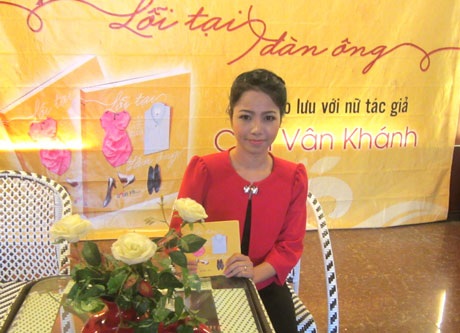Cấn Vân Khánh mong manh trong “Lỗi tại đàn ông” - 1 Cấn Vân Khánh vừa ra mắt cuốn tản văn