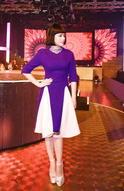 Lý Nhã Kỳ gây ấn tượng với phong cách thời trang thập niên 60