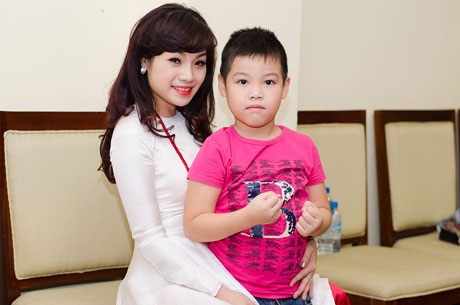Ngọc Khuê luôn tự hào về cậu quý tử cao lớn, khôi ngô