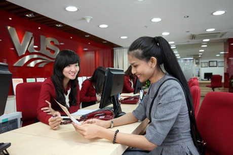 Trung tâm Anh văn Hội Việt Mỹ (VUS) đảm nhiệm vai trò huấn luyện ngoại ngữ cho Trương Thị May