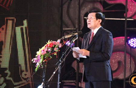 Hoa hậu các Dân tộc Việt Nam trình diễn trang phục dân tộc - 1 Chủ tịch nước Trương Tấn Sang phát biểu tại chương trình khai mạc