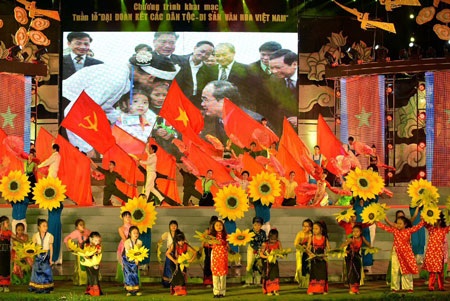 Hoa hậu các Dân tộc Việt Nam trình diễn trang phục dân tộc - 16 Một số hình ảnh khác tại lễ khai mạc