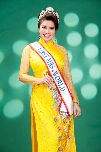 Hoa hậu Quý bà Kim Hồng làm giám khảo Hoa hậu Quý bà Thế giới 2013 - 1 Hoa hậu Quý bà Kim Hồng được mời làm giám khảo Hoa hậu Quý bà Thế giới 2013