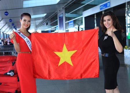 Trần Thị Quỳnh tự tin lên đường dự thi Hoa hậu Quý bà Thế giới - 3 Tiến sĩ - Hoa hậu Kim Hồng ra tận sân bay dặn dò, động viên người đẹp