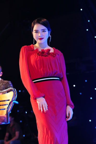 Lý Nhã Kỳ lên tiếng khi bị chê “khó tính” - 4 Một số hình ảnh của Lý Nhã Kỳ tại chương trình Ngôi sao thiết kế thời trang tập mới nhất