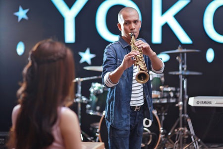 Nghệ sĩ saxophone gây “sốt” với hit của Hồ Ngọc Hà