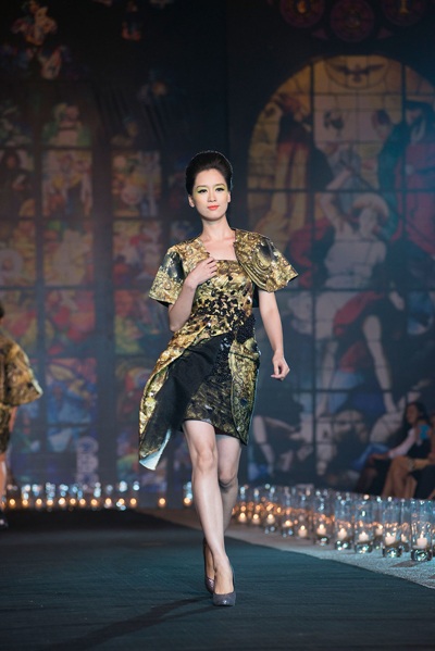 Người đẹp Hồng Nhung