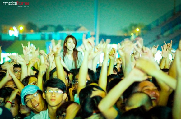 Những sắc màu RockStorm 2013 tại tâm bão thành phố Hồ Chí Minh - 1 tín đồ rock TPHCM đã có một đêm đáng nhớ với Rockstorm 2013
