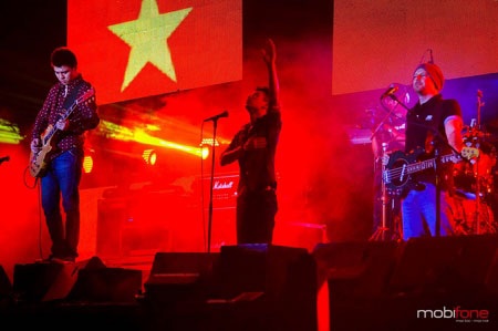 Những sắc màu RockStorm 2013 tại tâm bão thành phố Hồ Chí Minh - 13 Ca khúc
