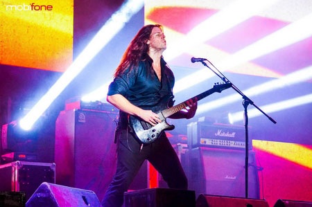 Những sắc màu RockStorm 2013 tại tâm bão thành phố Hồ Chí Minh - 15 Andromeda xuất hiện trong sự cổ vũ cuồng nhiệt của hàng chục nghìn rock fan tại SVĐ Quân khu 7