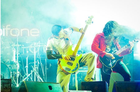 Những sắc màu RockStorm 2013 tại tâm bão thành phố Hồ Chí Minh - 5 Ban nhạc chủ nhà Black Infinity đã trình bày năm ca khúc Tiếng Anh