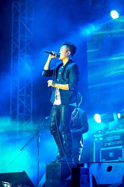 Những sắc màu RockStorm 2013 tại tâm bão thành phố Hồ Chí Minh - 7 Vocal Thái Châu “phiêu” cùng các ca khúc