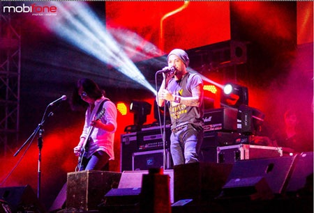 Những sắc màu RockStorm 2013 tại tâm bão thành phố Hồ Chí Minh - 8 Vocal Thái Châu “phiêu” cùng các ca khúc