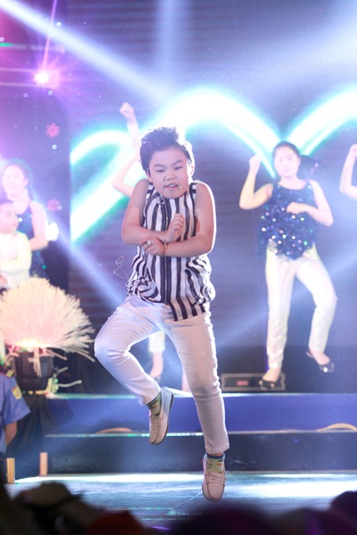 Họa mi núi rừng còn nhảy Gangnam Style trước sự cổ vũ nhiệt tình của khán giả nhí