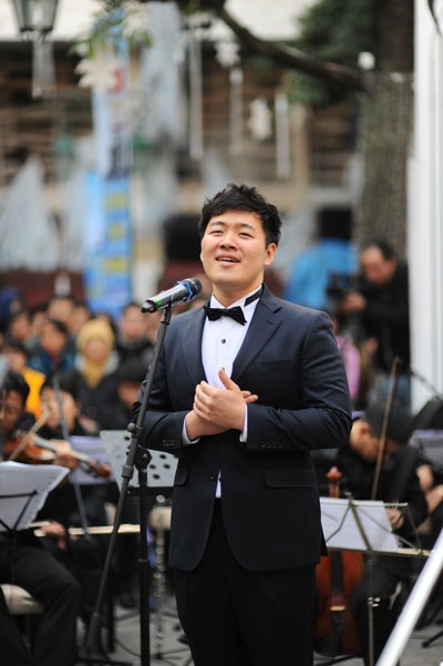 Lần đầu tiên, nghệ sỹ Hàn Quốc trình diễn ngoài trời trong chương trình Luala