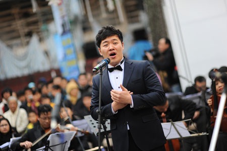 Lần đầu tiên, nghệ sỹ Hàn Quốc trình diễn ngoài trời trong chương trình Luala