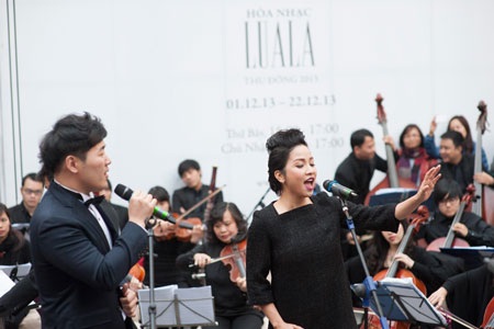 Dù bận rộn các chương trình cuối năm, Mỹ Linh vẫn nhiệt tình tham gia buổi bế mạc chiều ngày 22/12