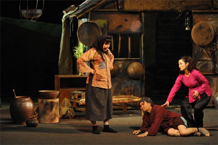 Xuân Hinh: “Giờ vẫn có người nhầm Thanh Thanh Hiền là… vợ tôi” - 2 Thanh Thanh Hiền, Xuân Hinh, Hồng Vân trong chùm tiểu phẩm Người ngựa - ngựa người