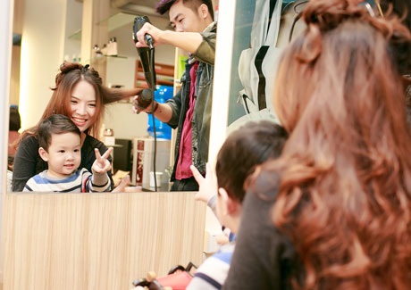 Con trai của Đan Lê và đạo diễn Khải Anh càng lớn càng hiếu động, đáng yêu