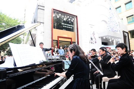 Trang Trịnh là nghệ sỹ piano trẻ tuổi gốc Việt nổi tiếng