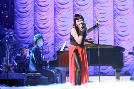 Khánh Linh thể hiện thành công Chiều một mình qua phố