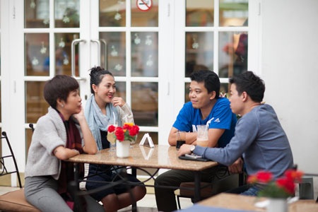 Giây phút thư giãn hiếm hoi của các nghệ sỹ