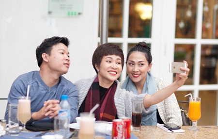 Giây phút thư giãn hiếm hoi của các nghệ sỹ