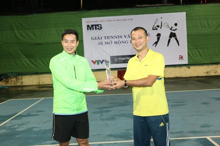 Hình ảnh Long Vũ trên sân đấu ngày 15/12