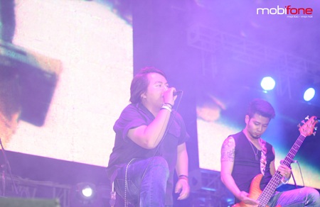 RockStorm 2013 “nổ tung” đất cảng Hải Phòng - 2 Ban nhạc Oringchains