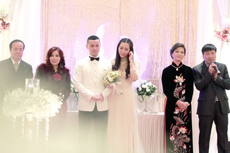 Cô dâu- chú rể và bố mẹ hai bên