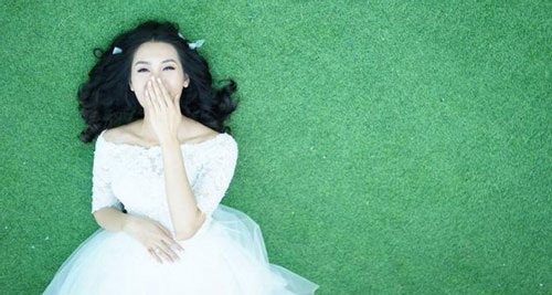 Á hậu Thùy Trang không giấu niềm hạnh phúc trước ngày lên xe hoa