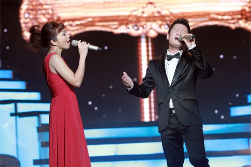 Tùng Dương lần đầu tiên song ca cùng Bằng Kiều ca khúc Một ngày mùa đông, Mưa hồng...
