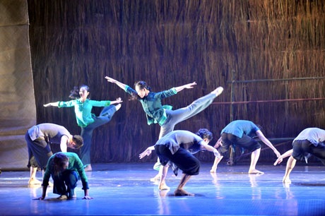 Một số hình ảnh trong vở múa đương đại “Sương sớm” diễn ra tối ngày 22/1 tại Hà Nội