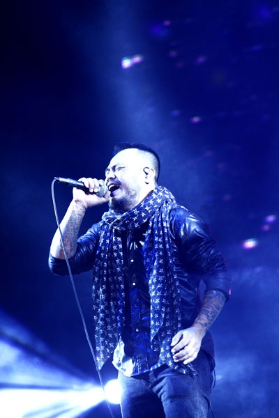 RockStorm 2013 Hà Nội: Bữa tiệc âm thanh đong đầy cảm xúc - 8 Bức Tường vẫn luôn là ban nhạc “gạo cội” được trông chờ nhất mùa RockStorm 2013